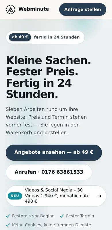 webminute.de auf dem Handy mit Angebotsknopf „ab 49 €“.